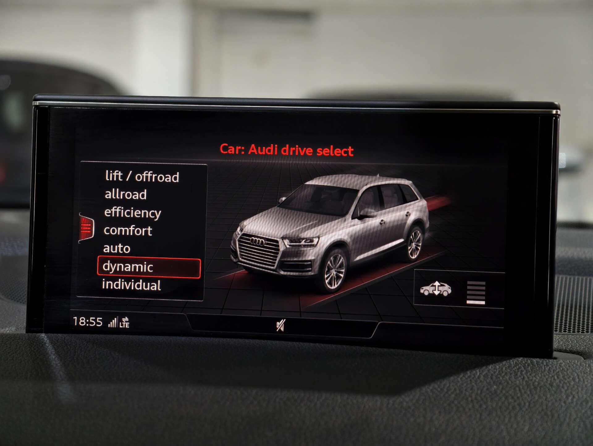Audi Q7 view 42