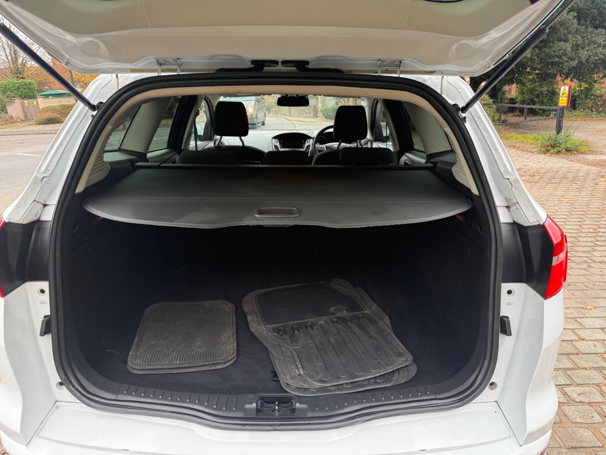 2015 Ford Focus image 19