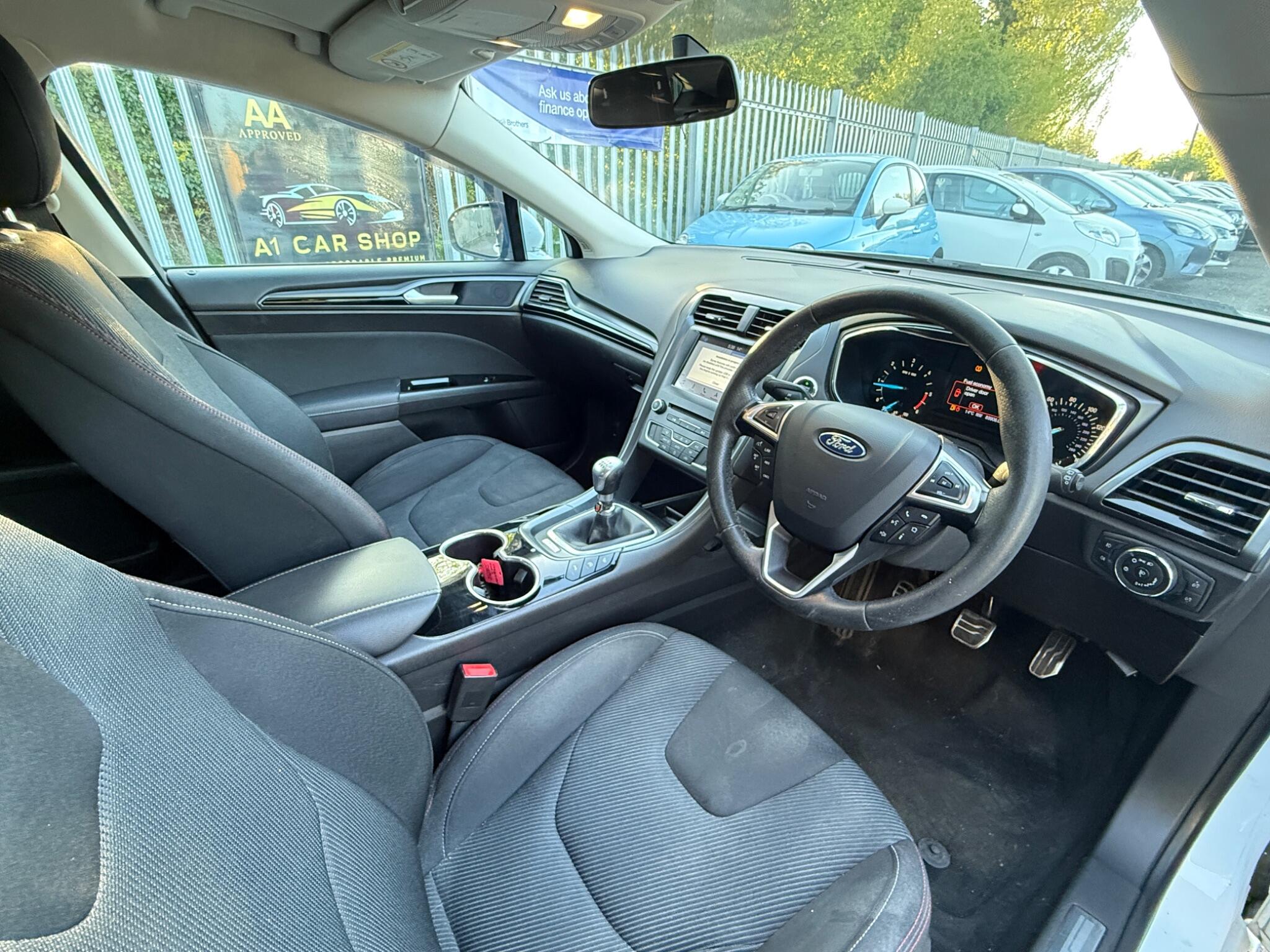 2016 Ford Mondeo image 16
