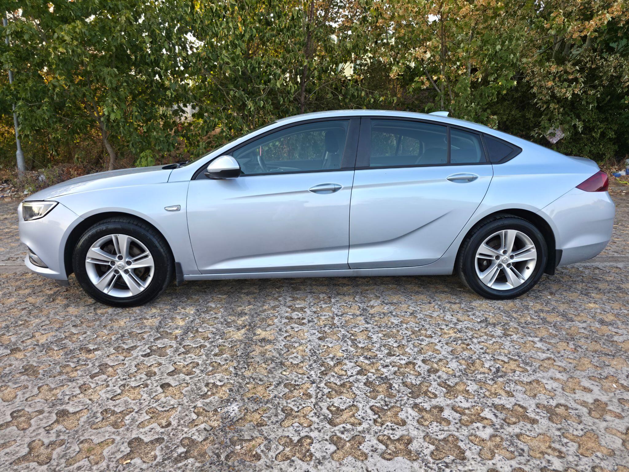 Vauxhall Insignia view 8