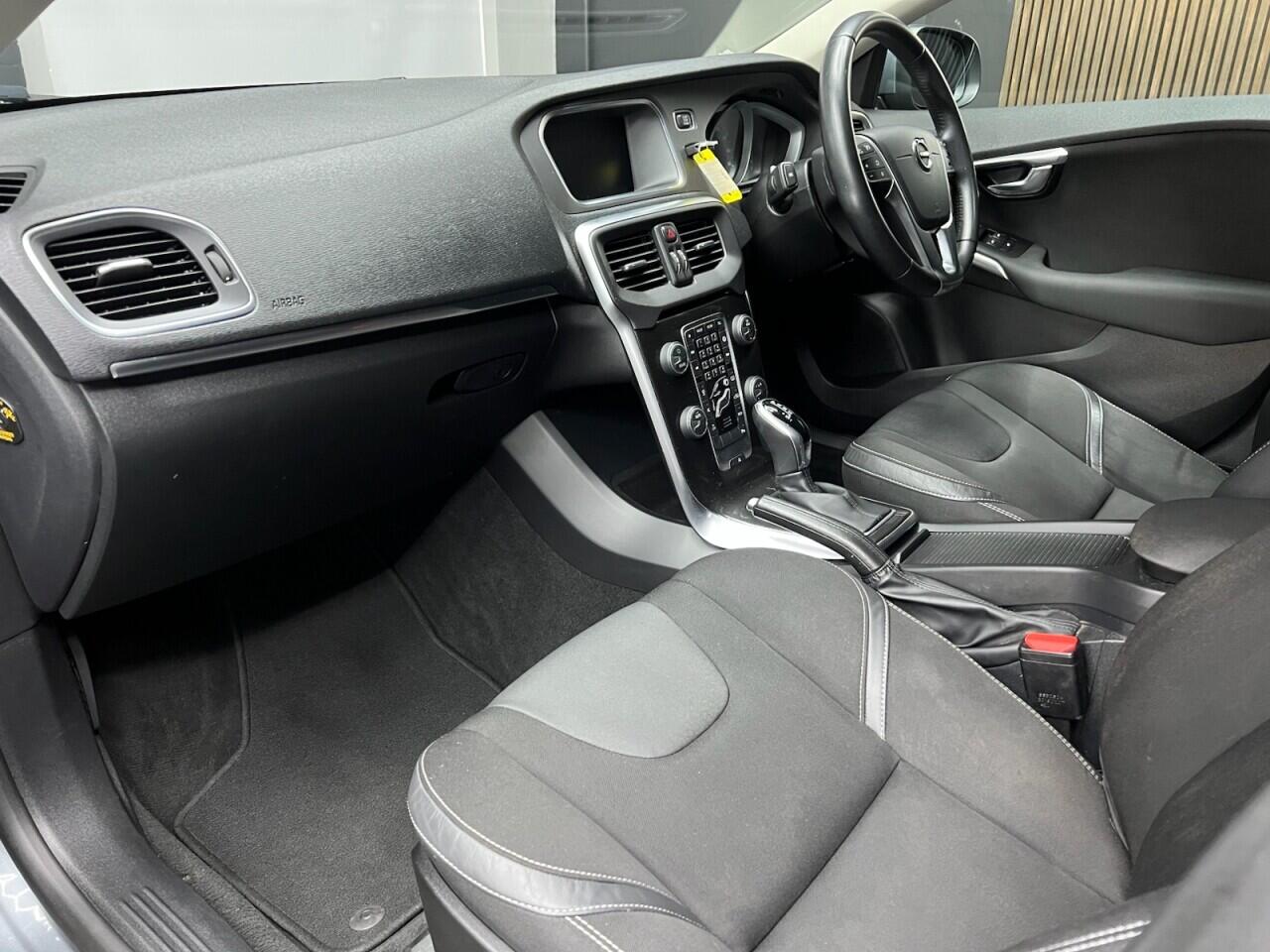 Volvo V40 view 31