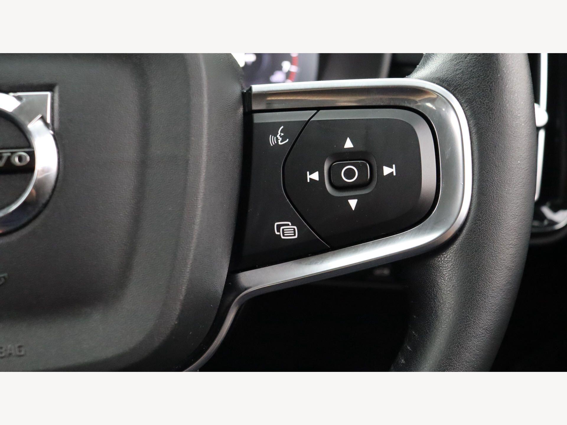 Volvo XC40 view 23