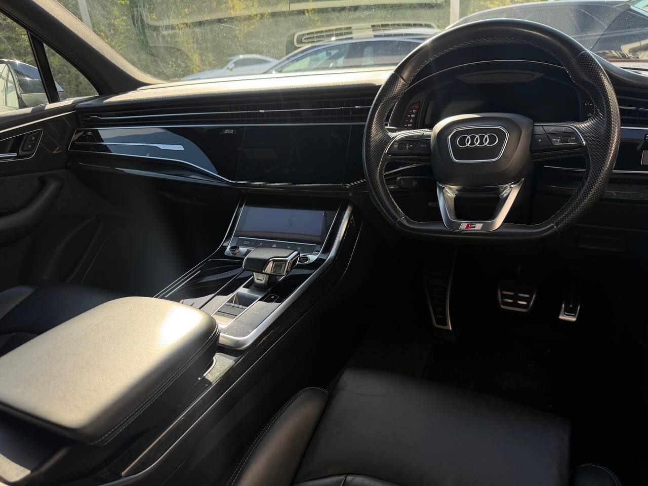 Audi Q7 view 31