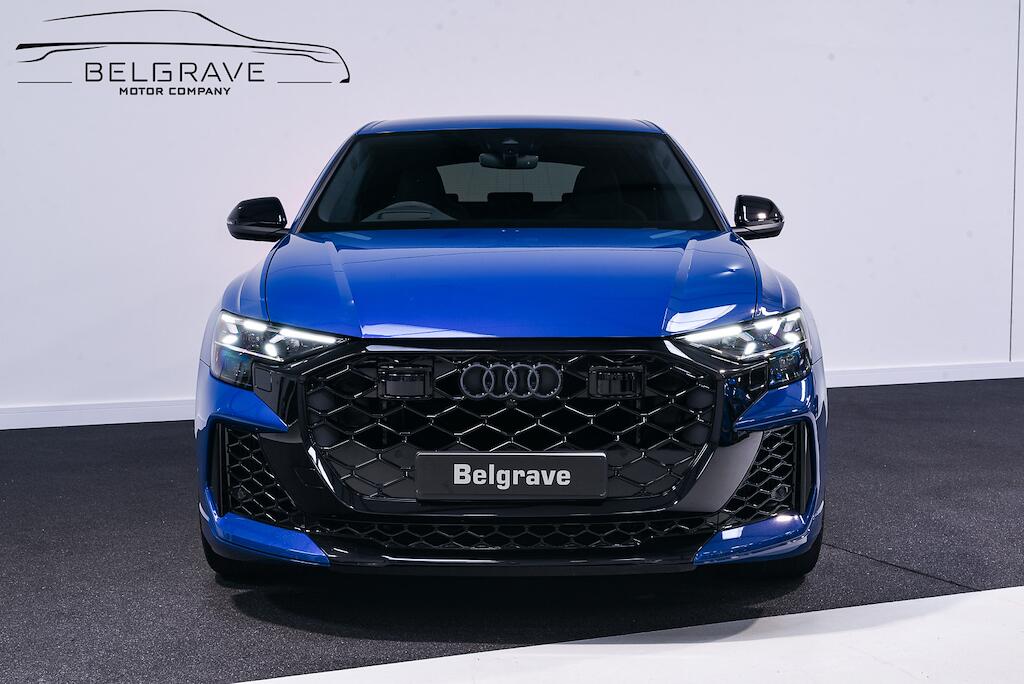 Audi RS Q8 view 7
