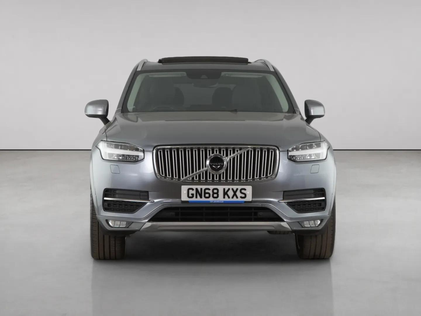 Volvo XC90 view 5