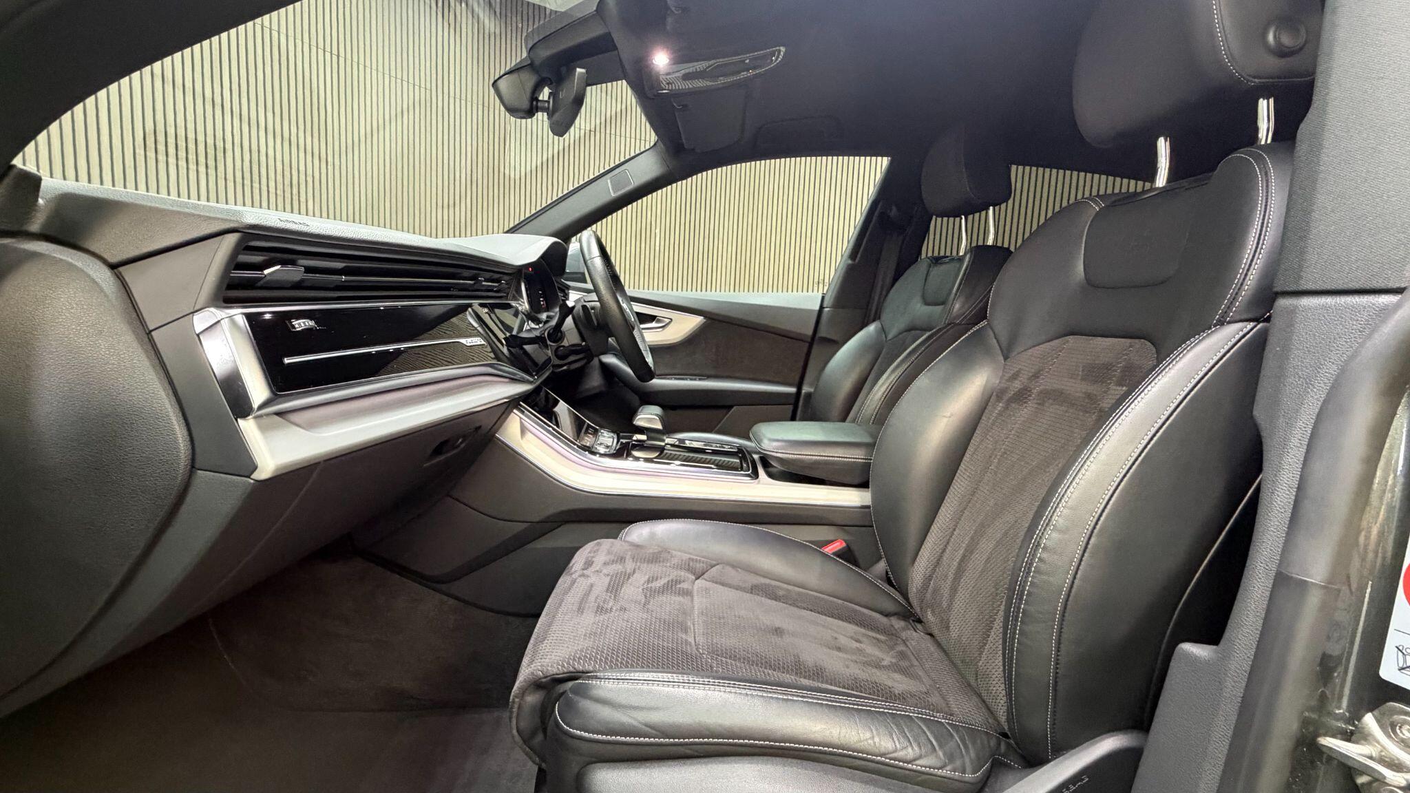 Audi Q8 view 3