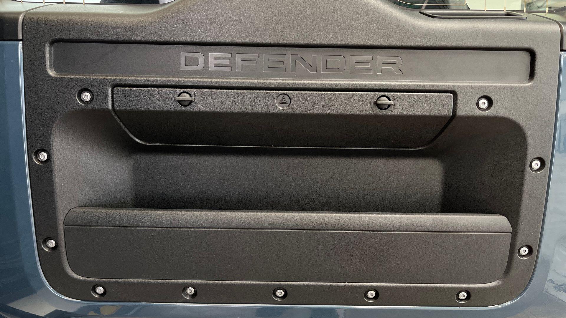 Land Rover Defender view 27