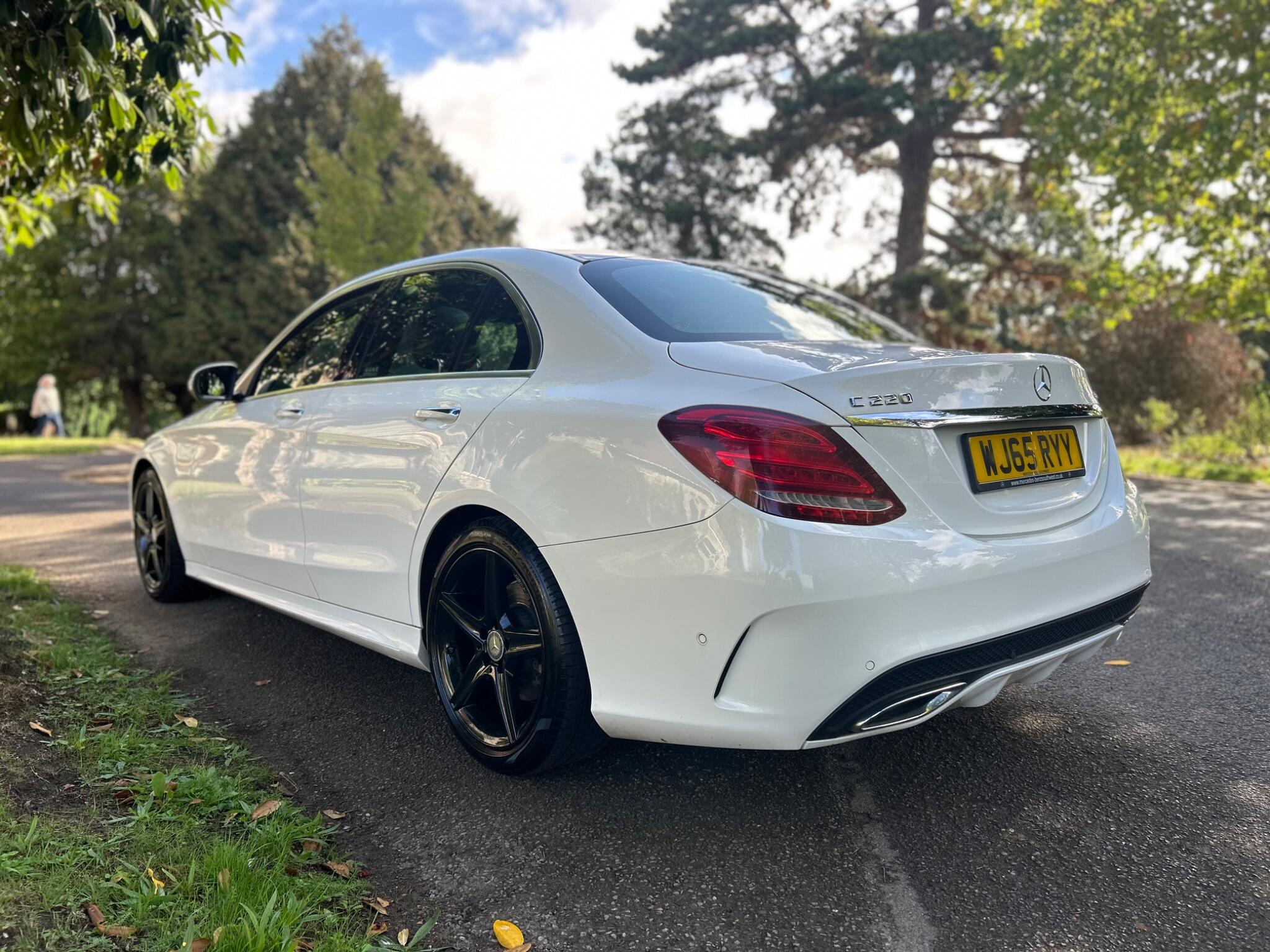 Mercedes-Benz C-Class view 23