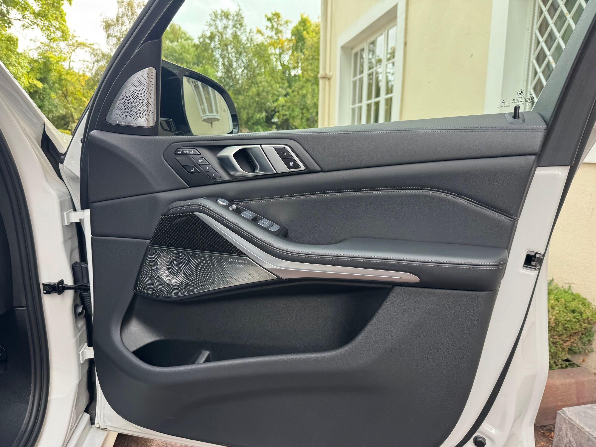 BMW X7 view 28