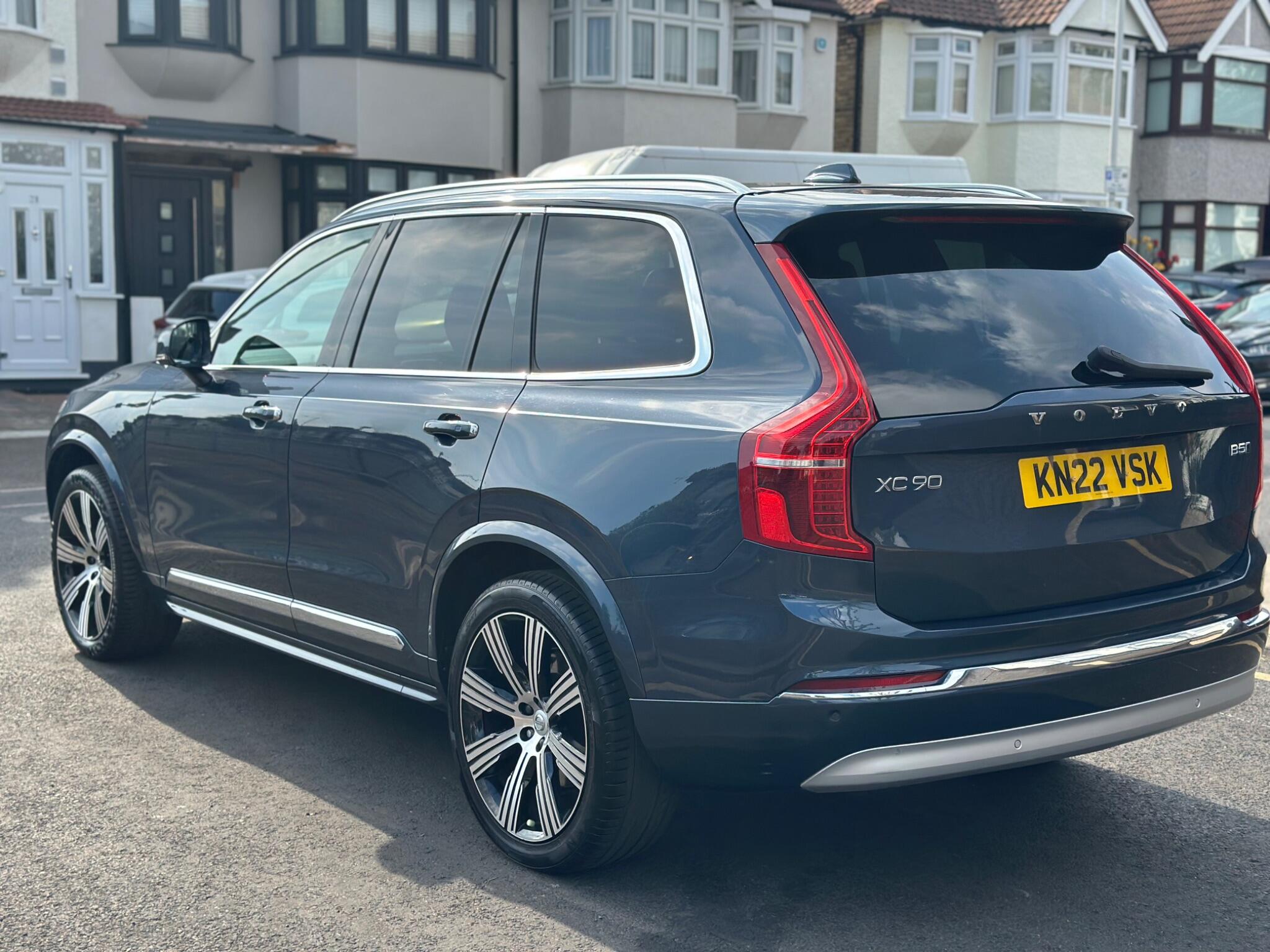 Volvo XC90 view 4
