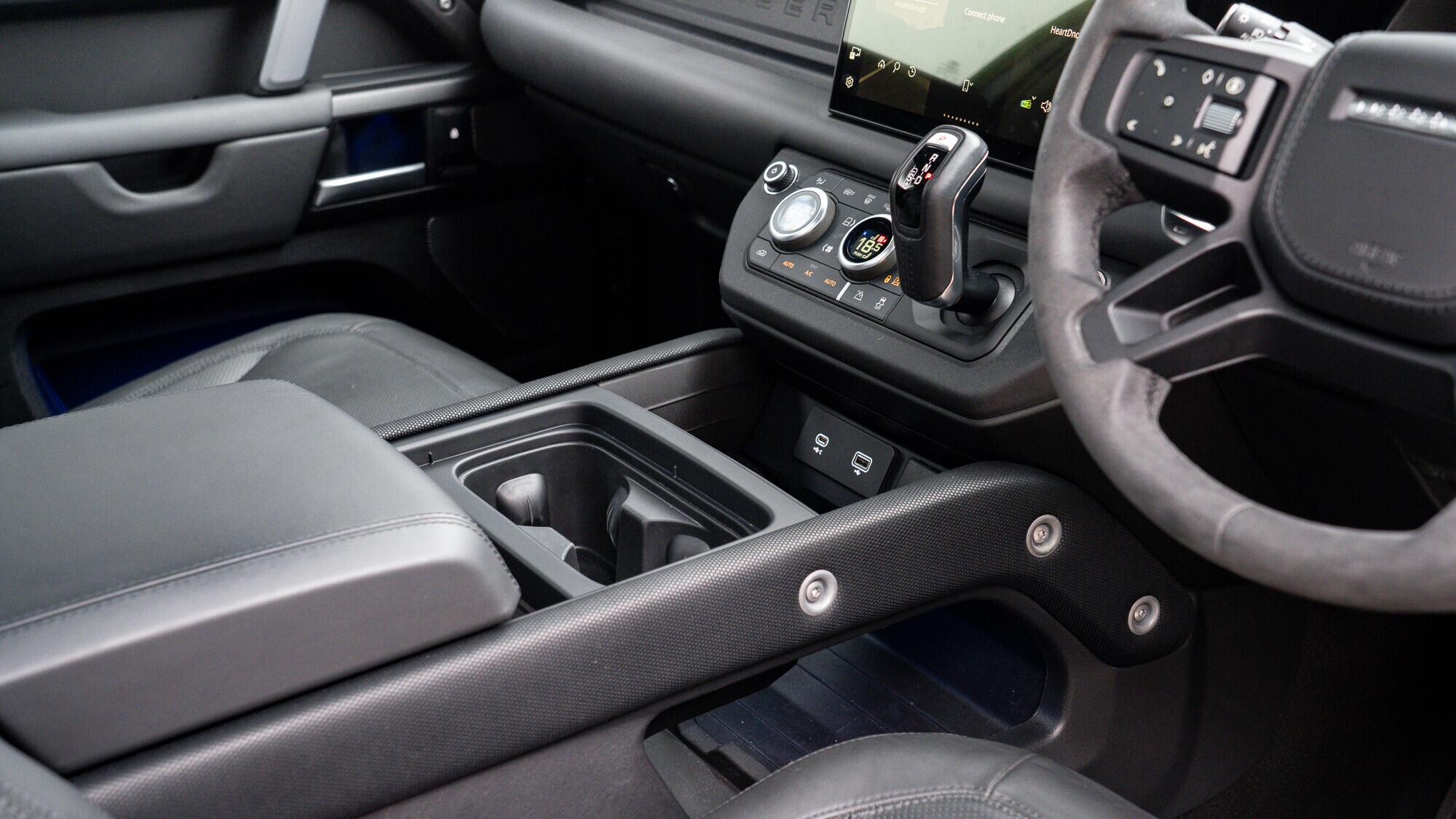 Land Rover Defender view 41