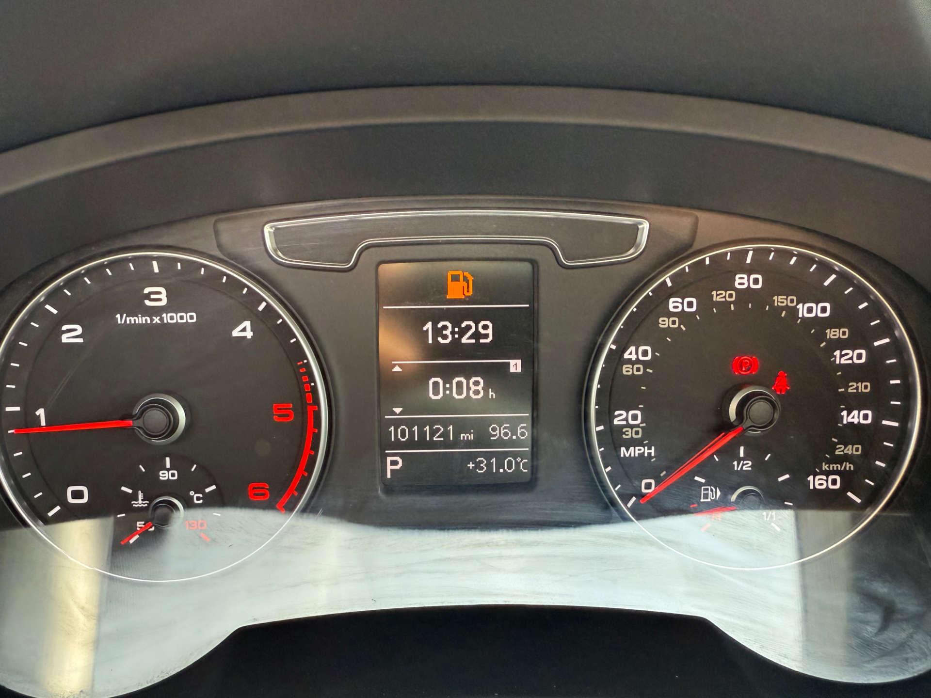 Audi Q3 view 42