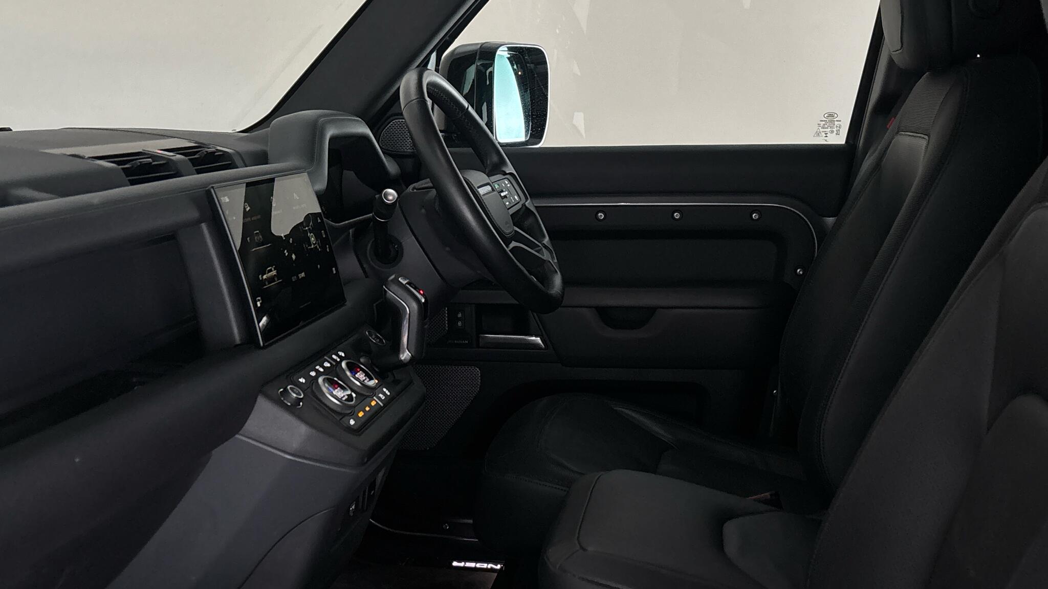 Land Rover Defender view 23