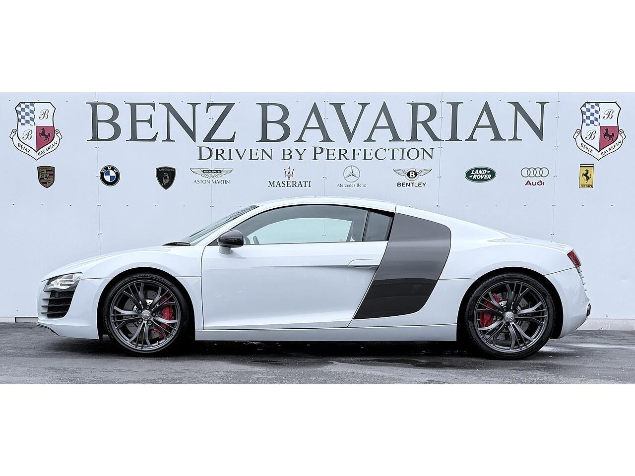 Audi R8 view 9