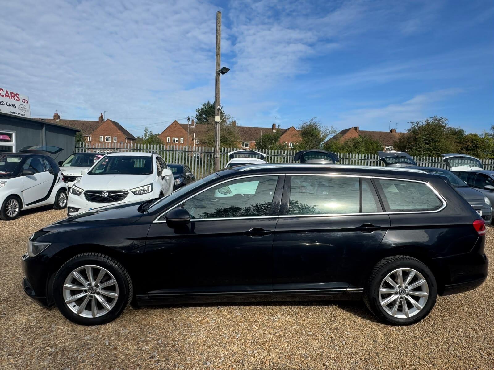 Volkswagen Passat view 8