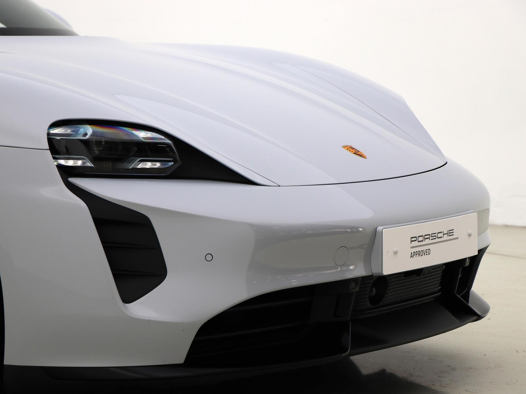 Porsche Taycan view 10