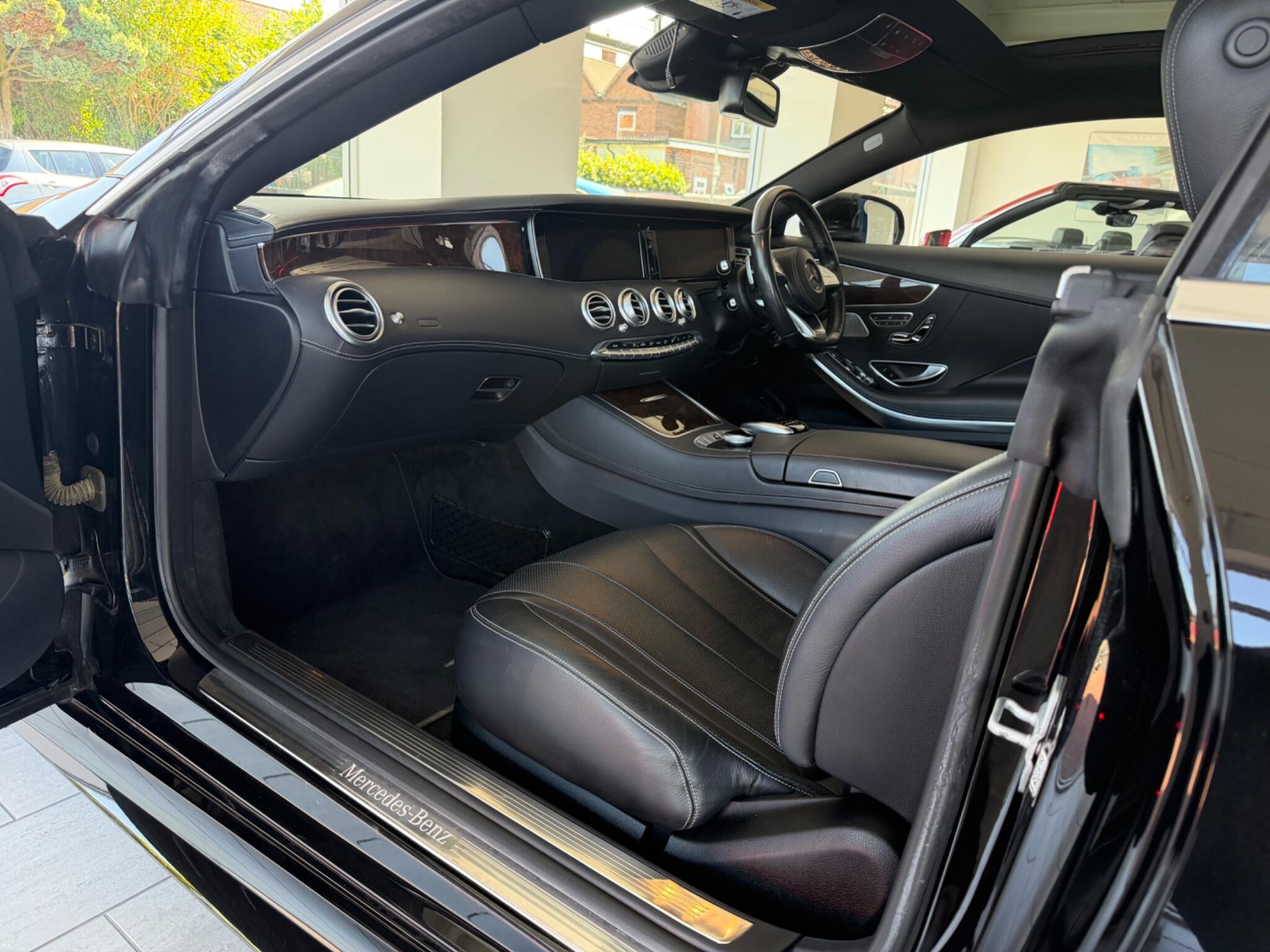 Mercedes-Benz S-Class view 4
