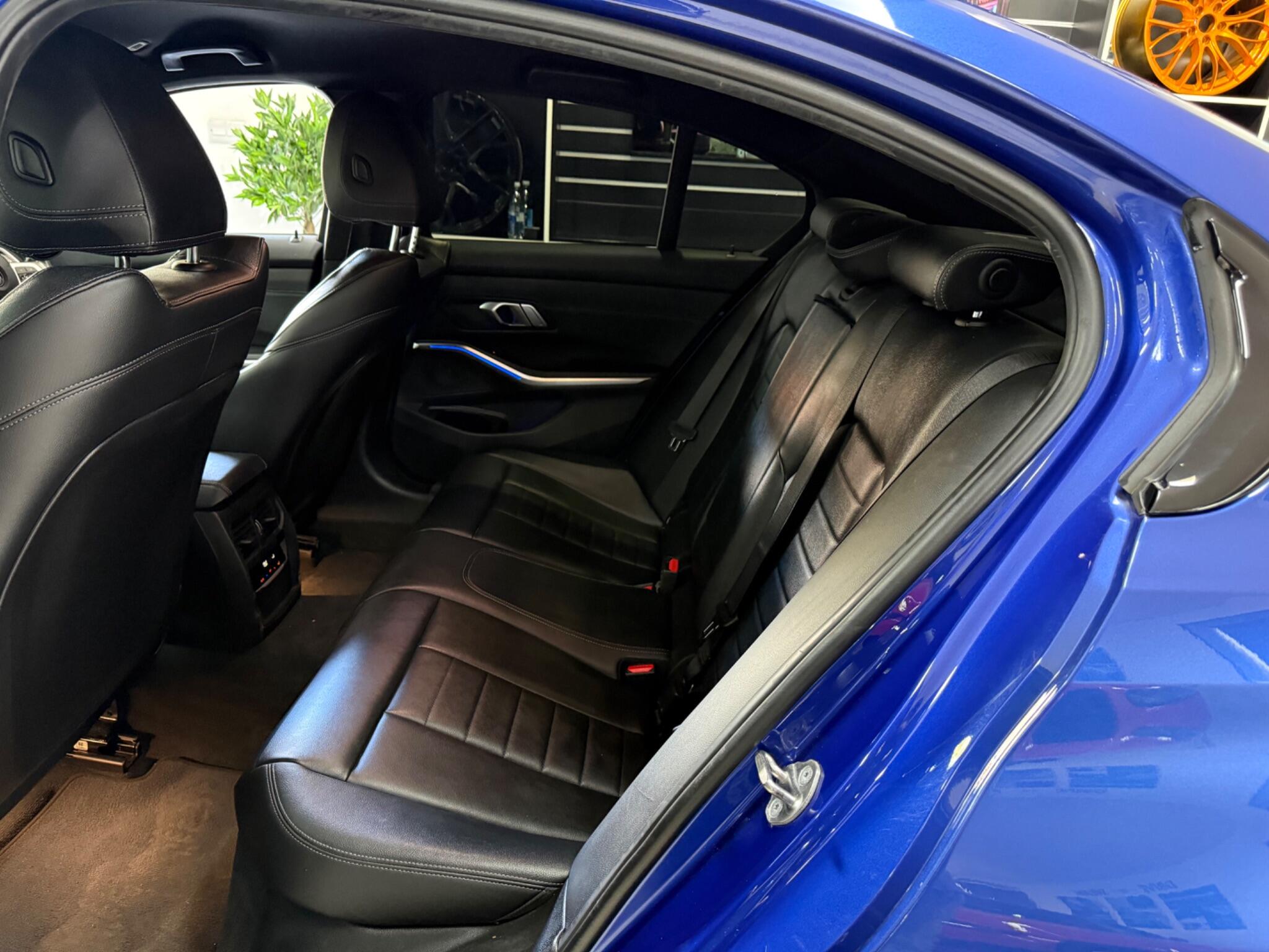 BMW 3 Series view 29