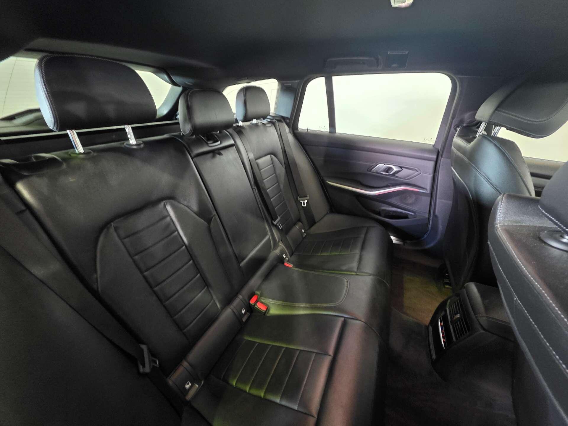 BMW 3 Series view 46