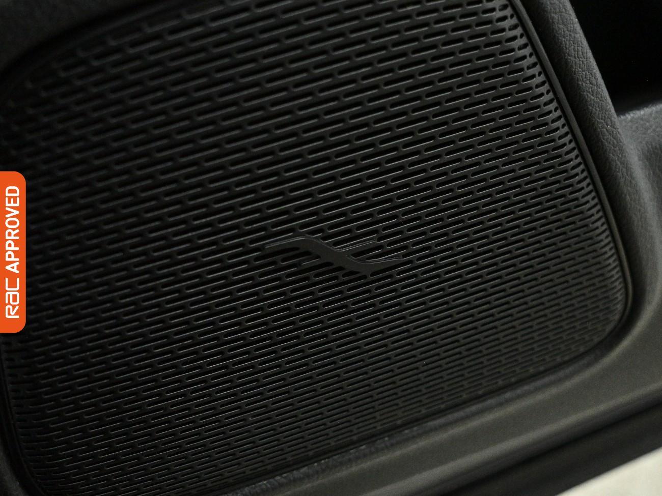 Mercedes-Benz Eqb view 27