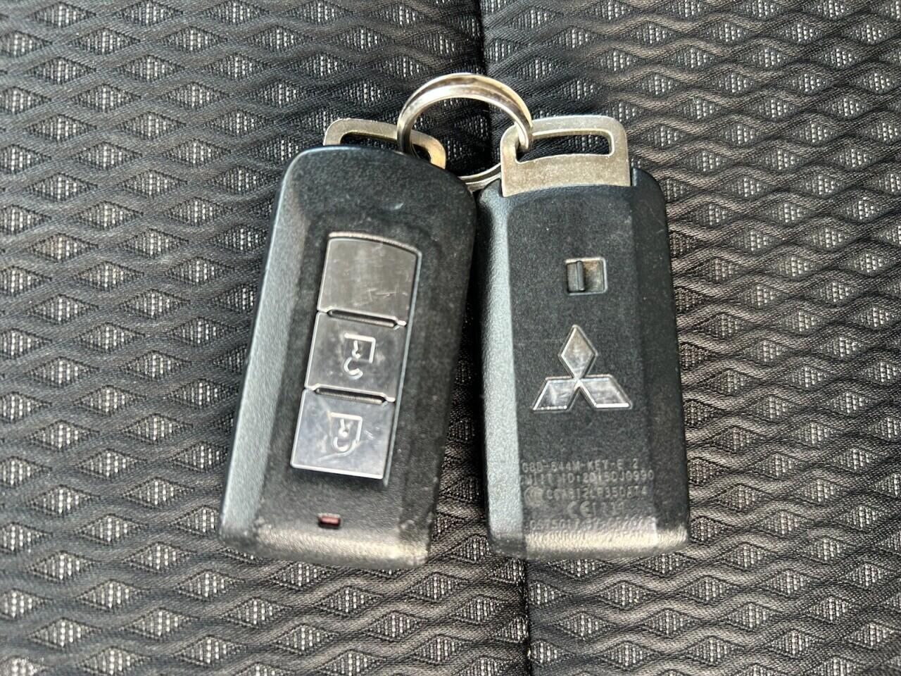 Mitsubishi Outlander view 38
