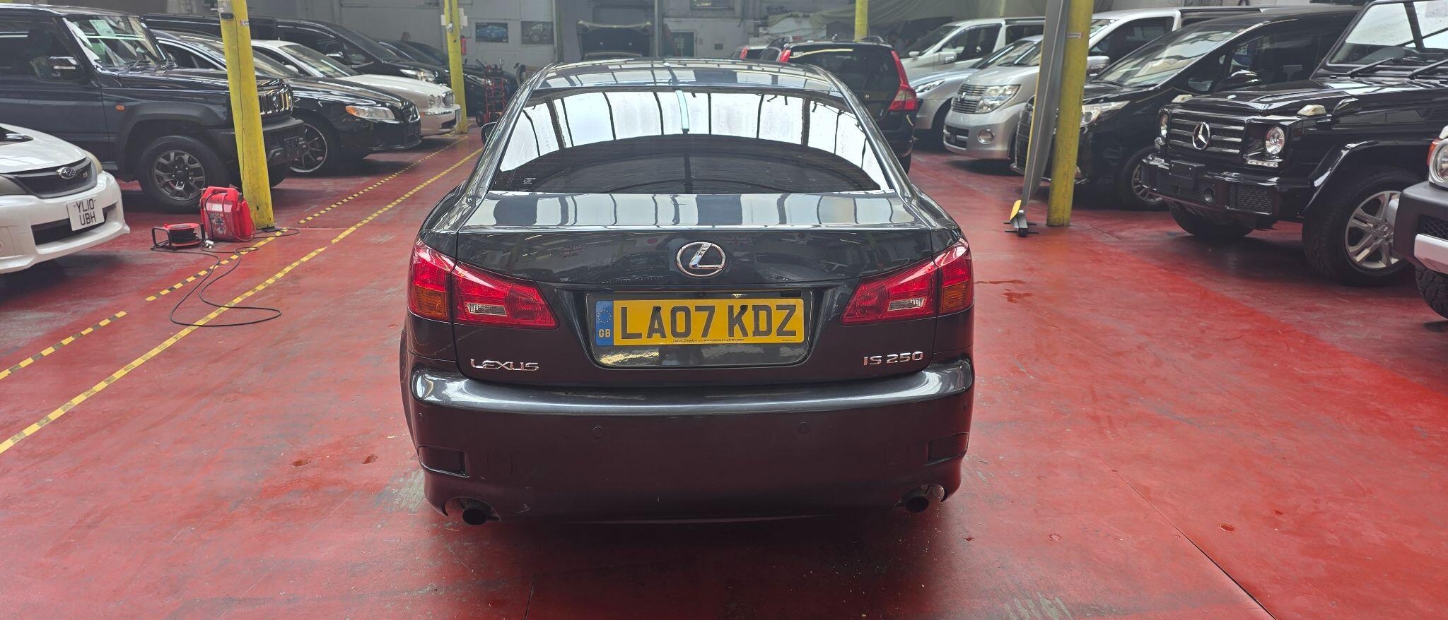 Lexus IS view 5
