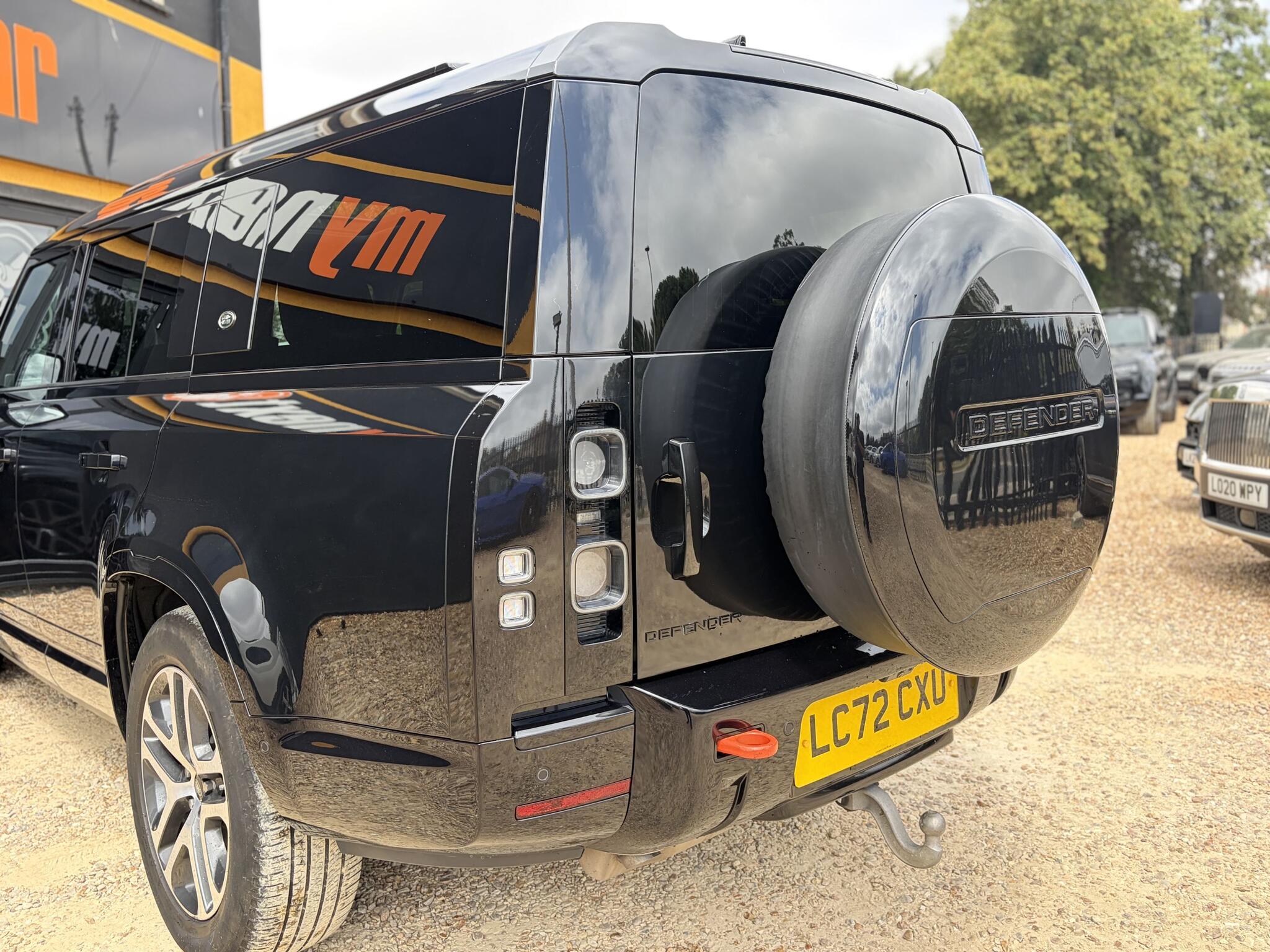 Land Rover Defender 130 view 8