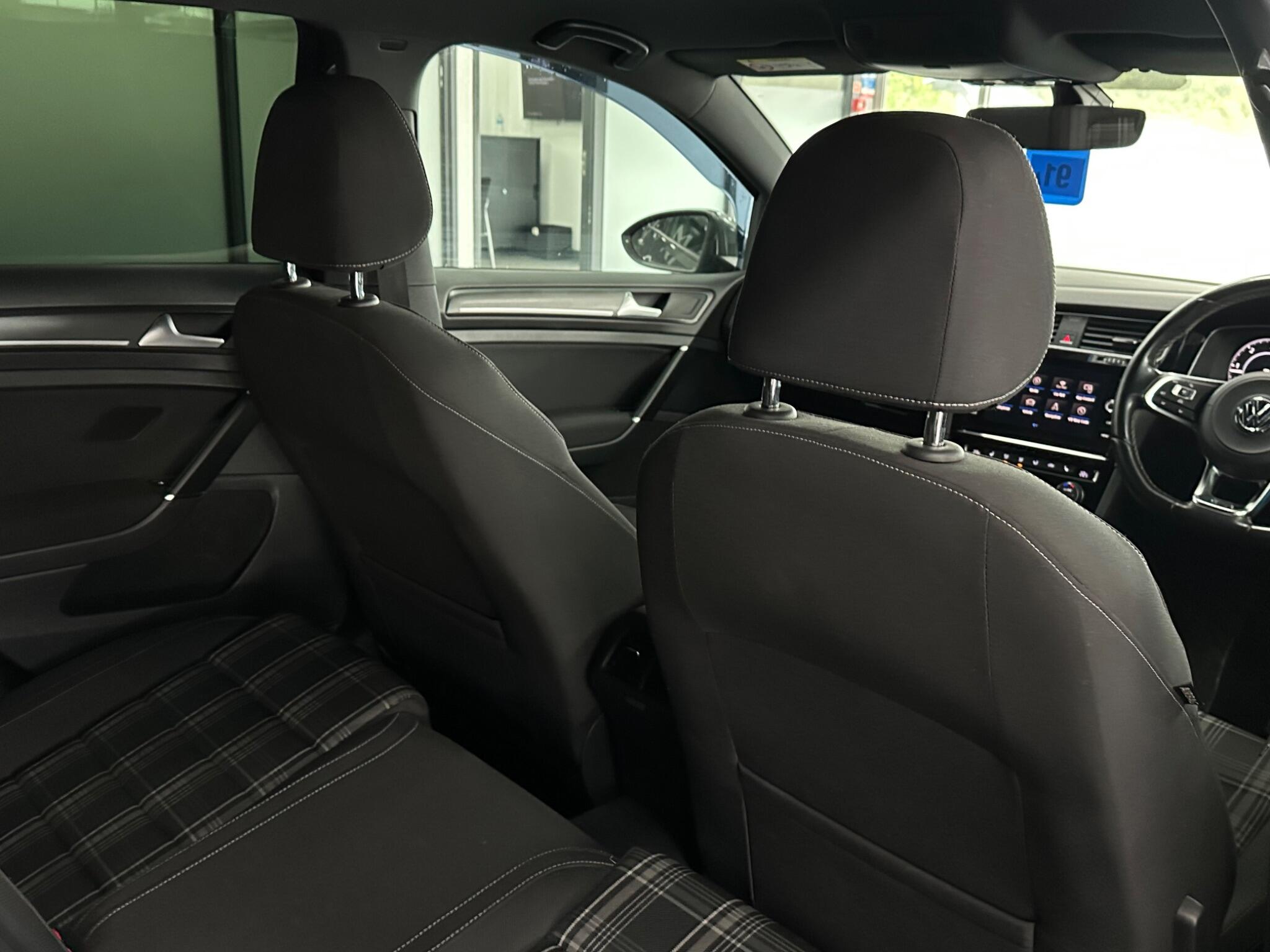 Volkswagen Golf view 33