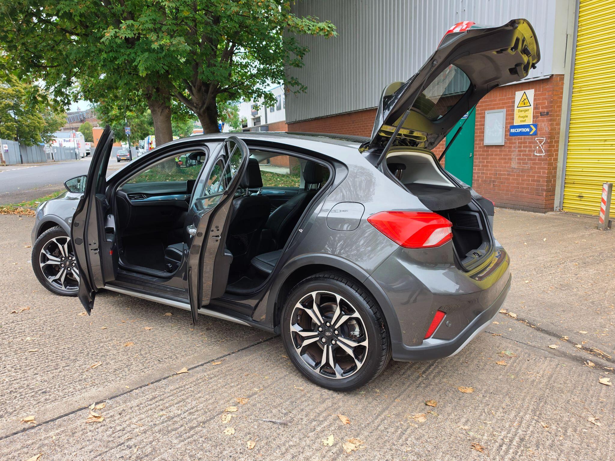 Ford Focus view 34