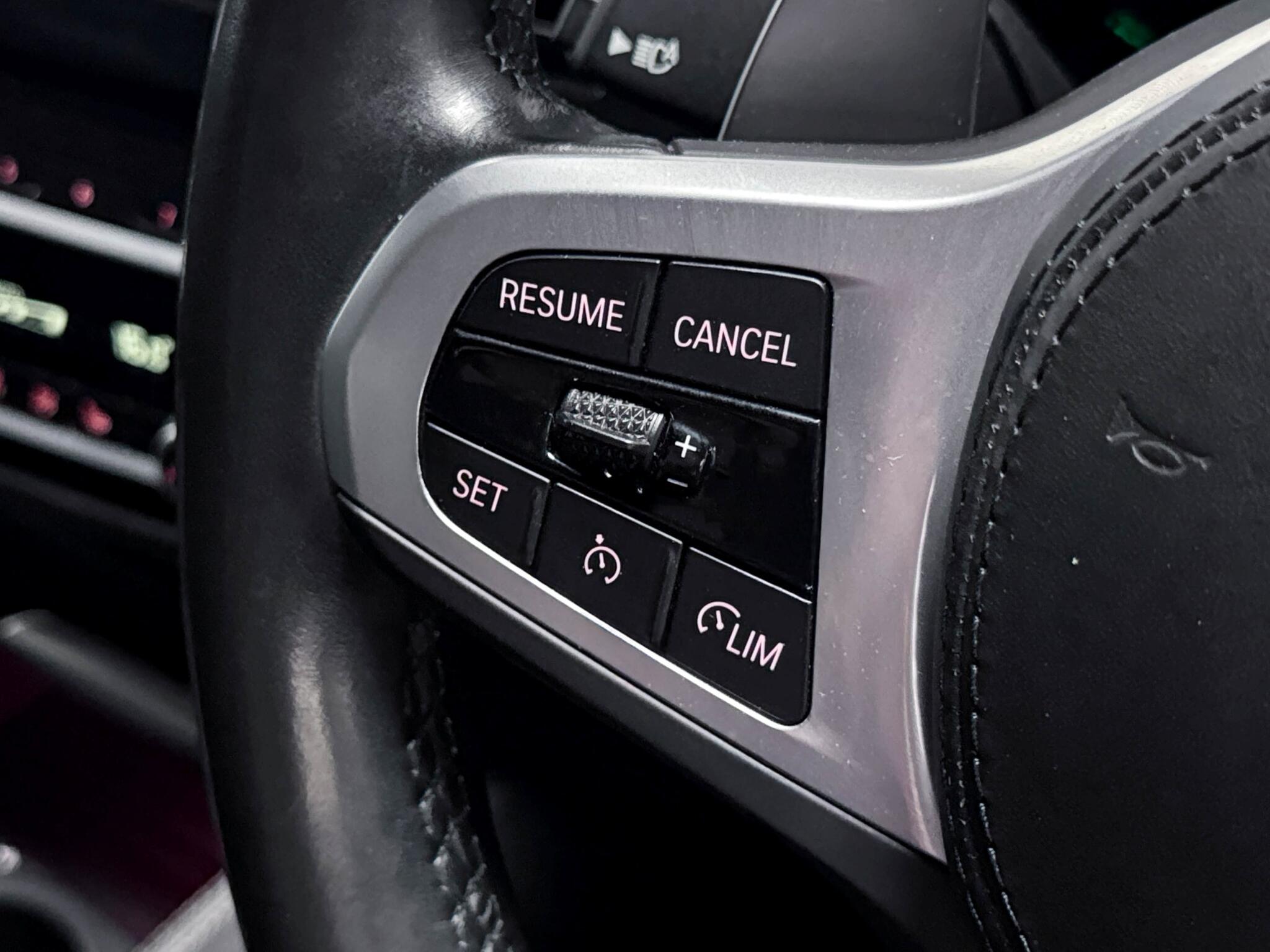 BMW 5 Series view 28