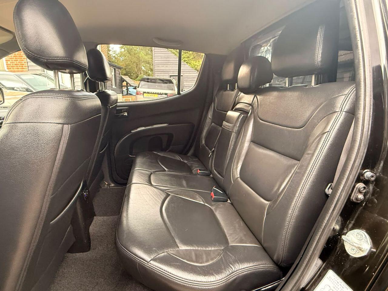 Mitsubishi L200 view 14