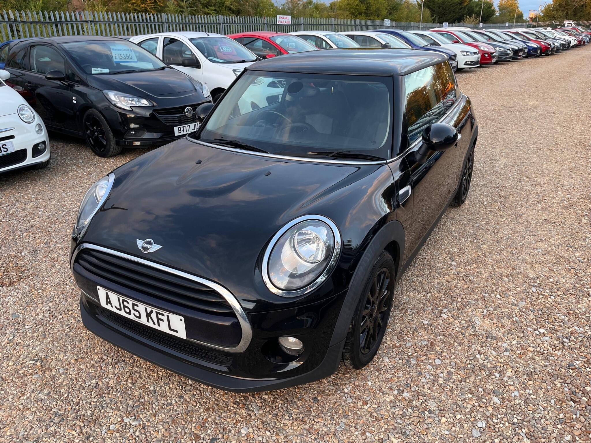 MINI Hatch view 3