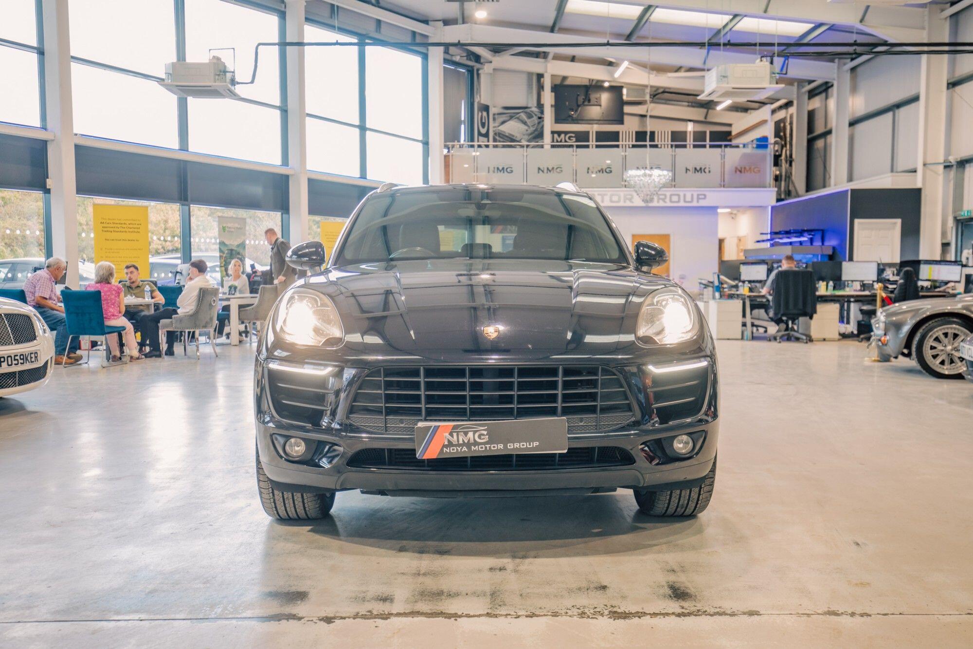 Porsche Macan view 28