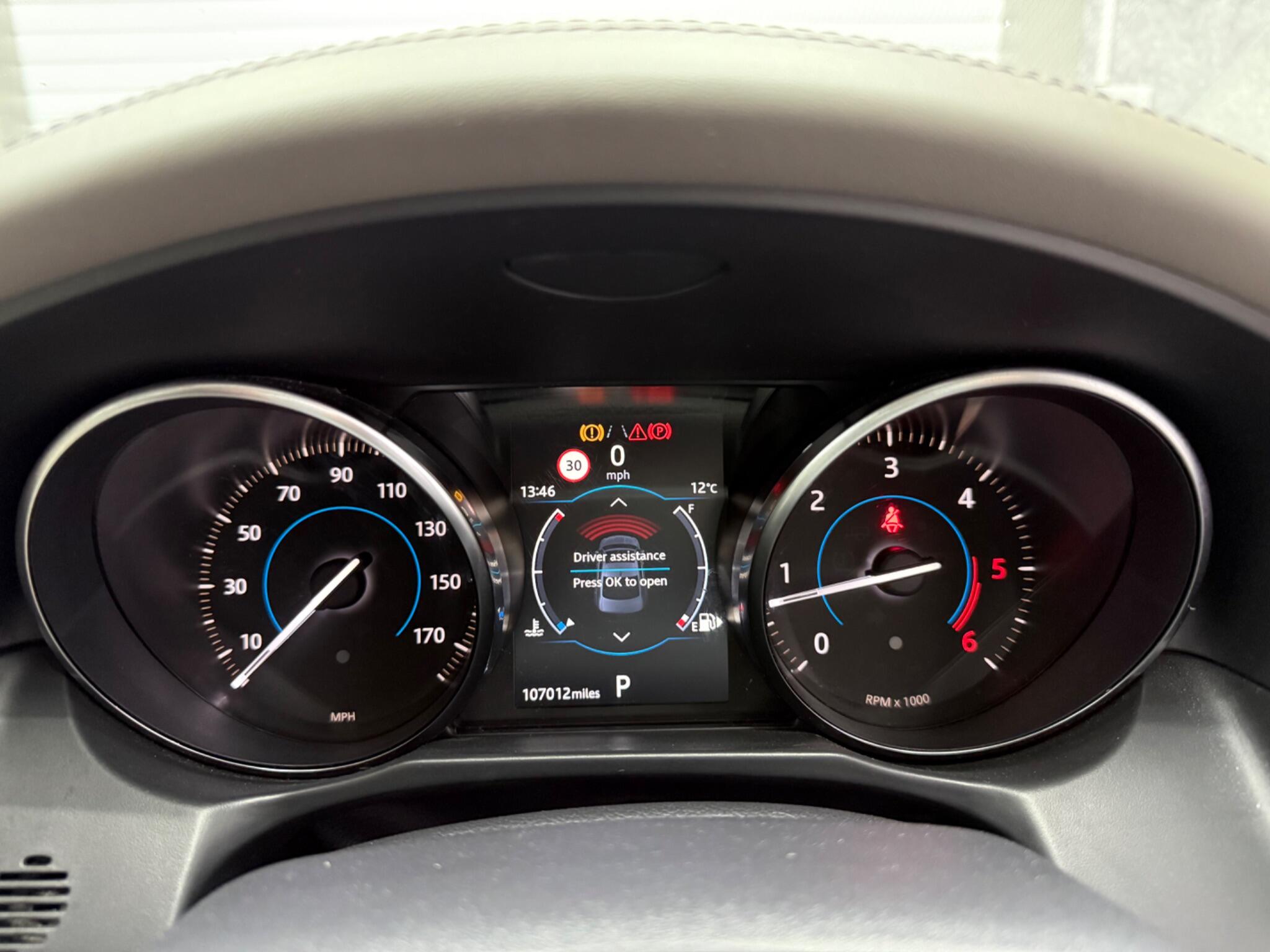 Jaguar XF view 19