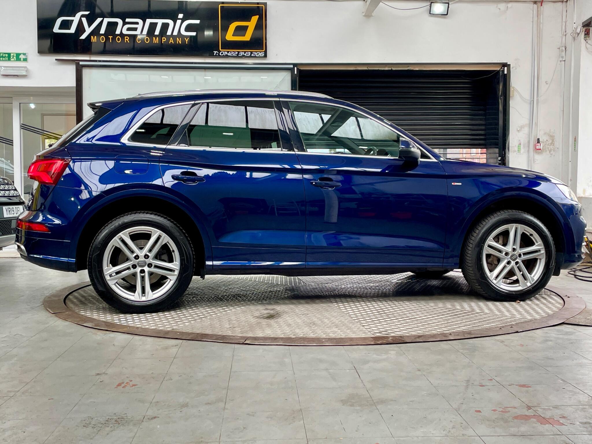 Audi Q5 view 18