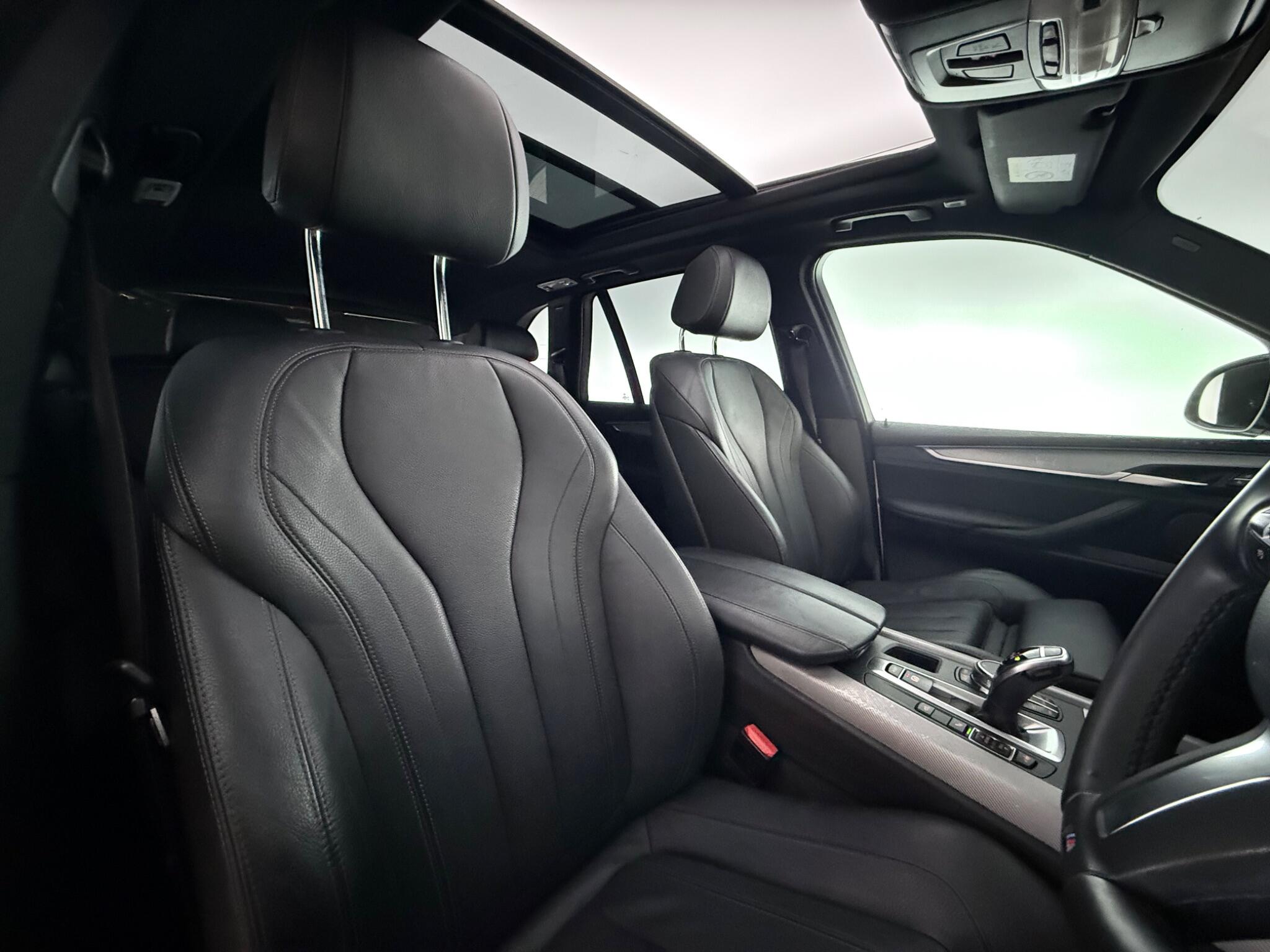 BMW X5 view 32