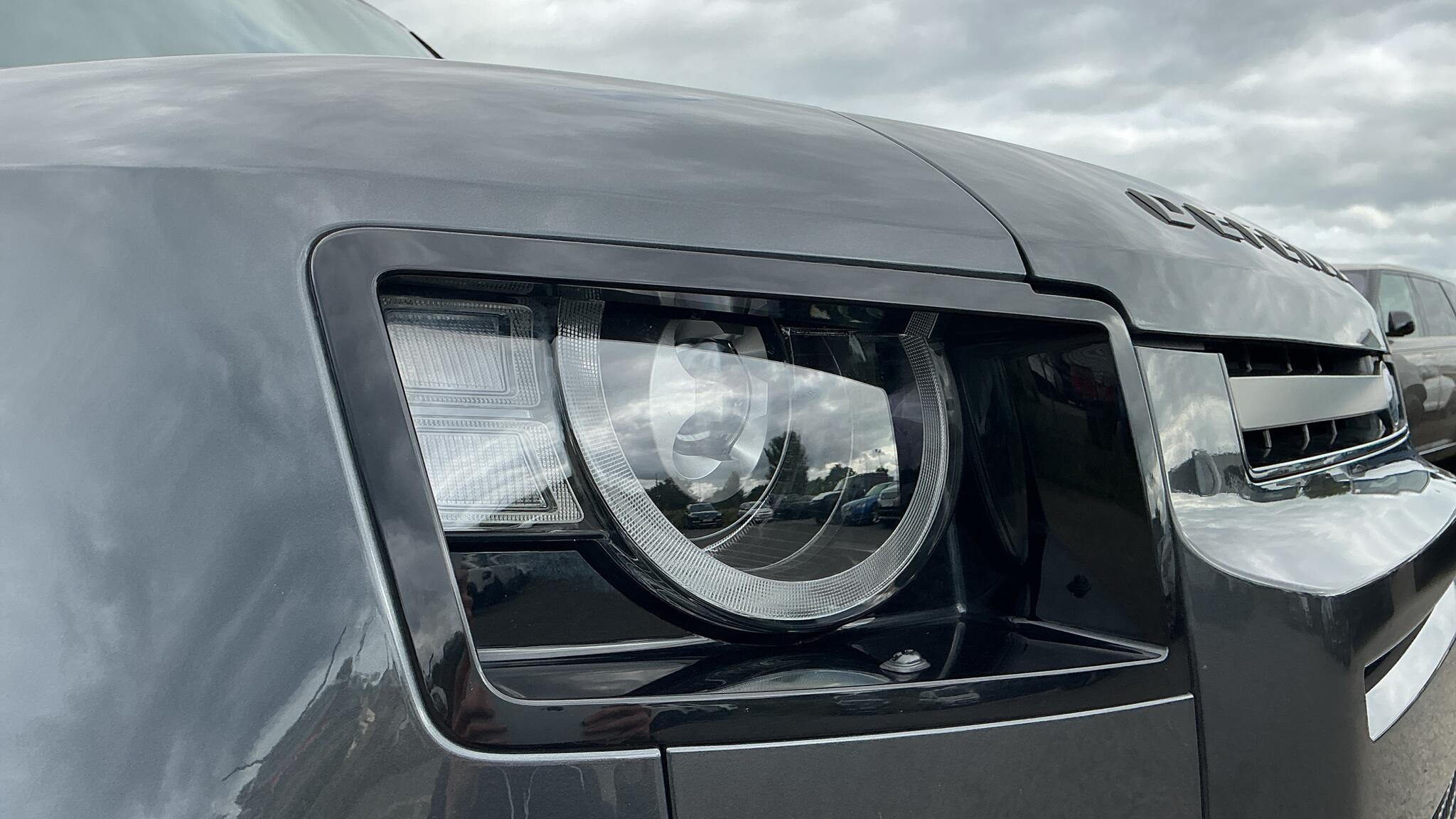 Land Rover Defender view 17