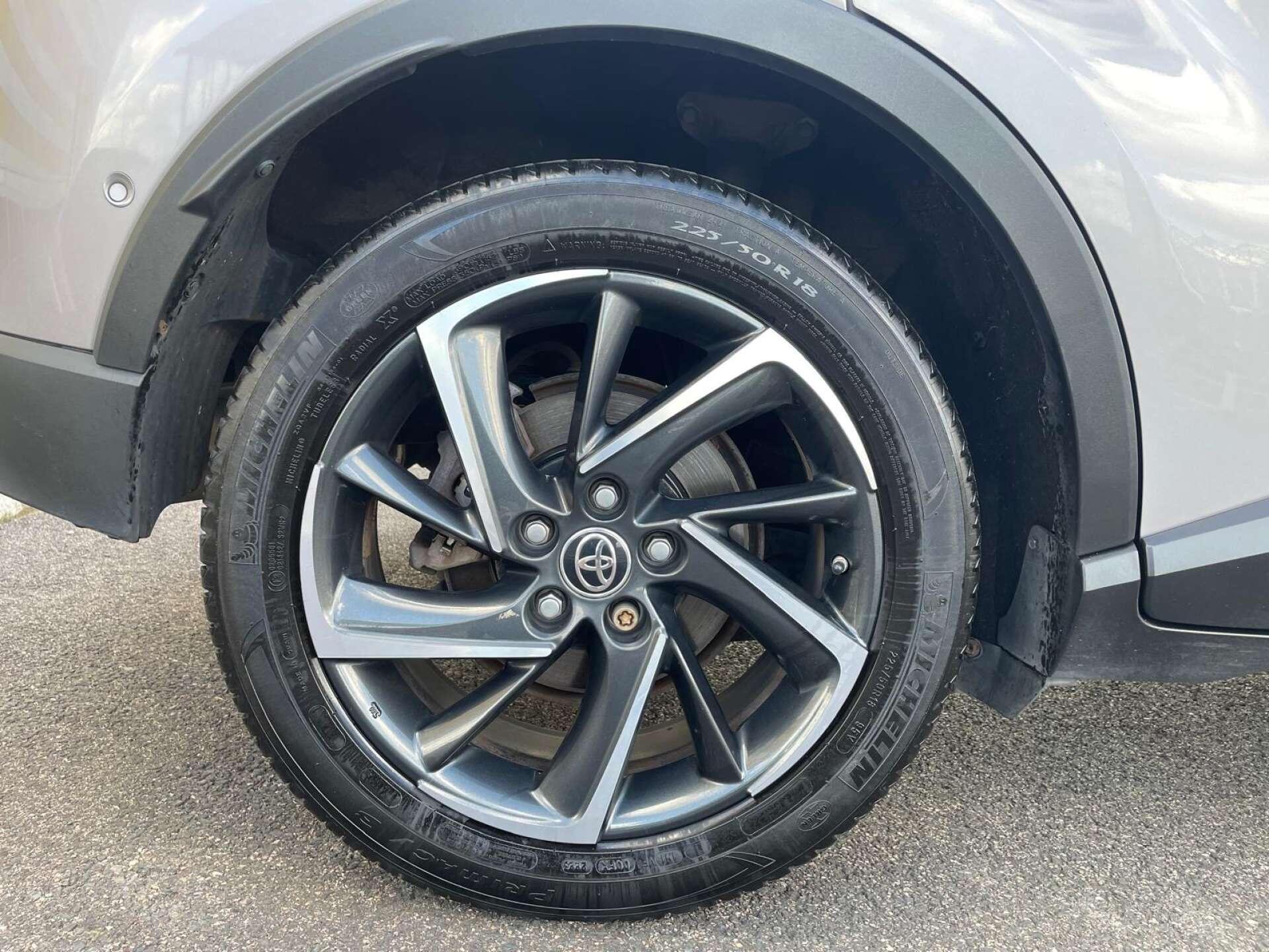 Toyota C-HR view 31