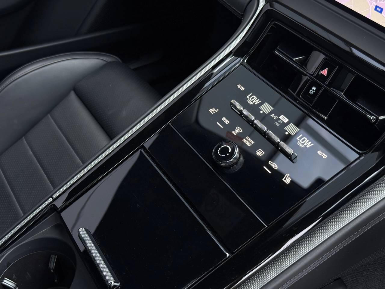 Porsche Panamera view 13
