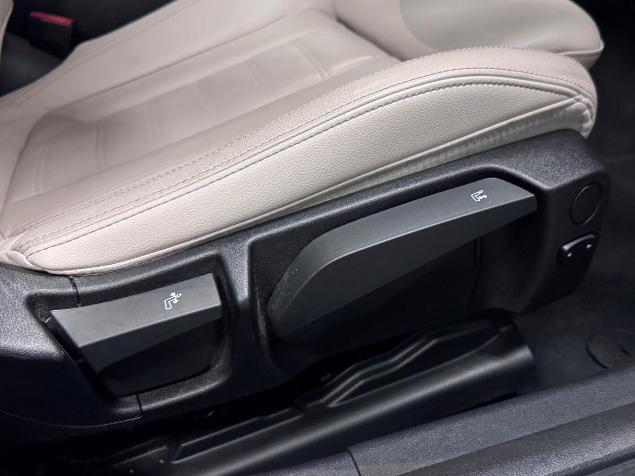 BMW 3 Series view 14