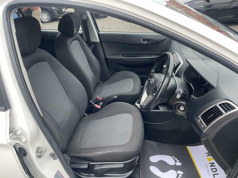 2012 Hyundai i20 image 15