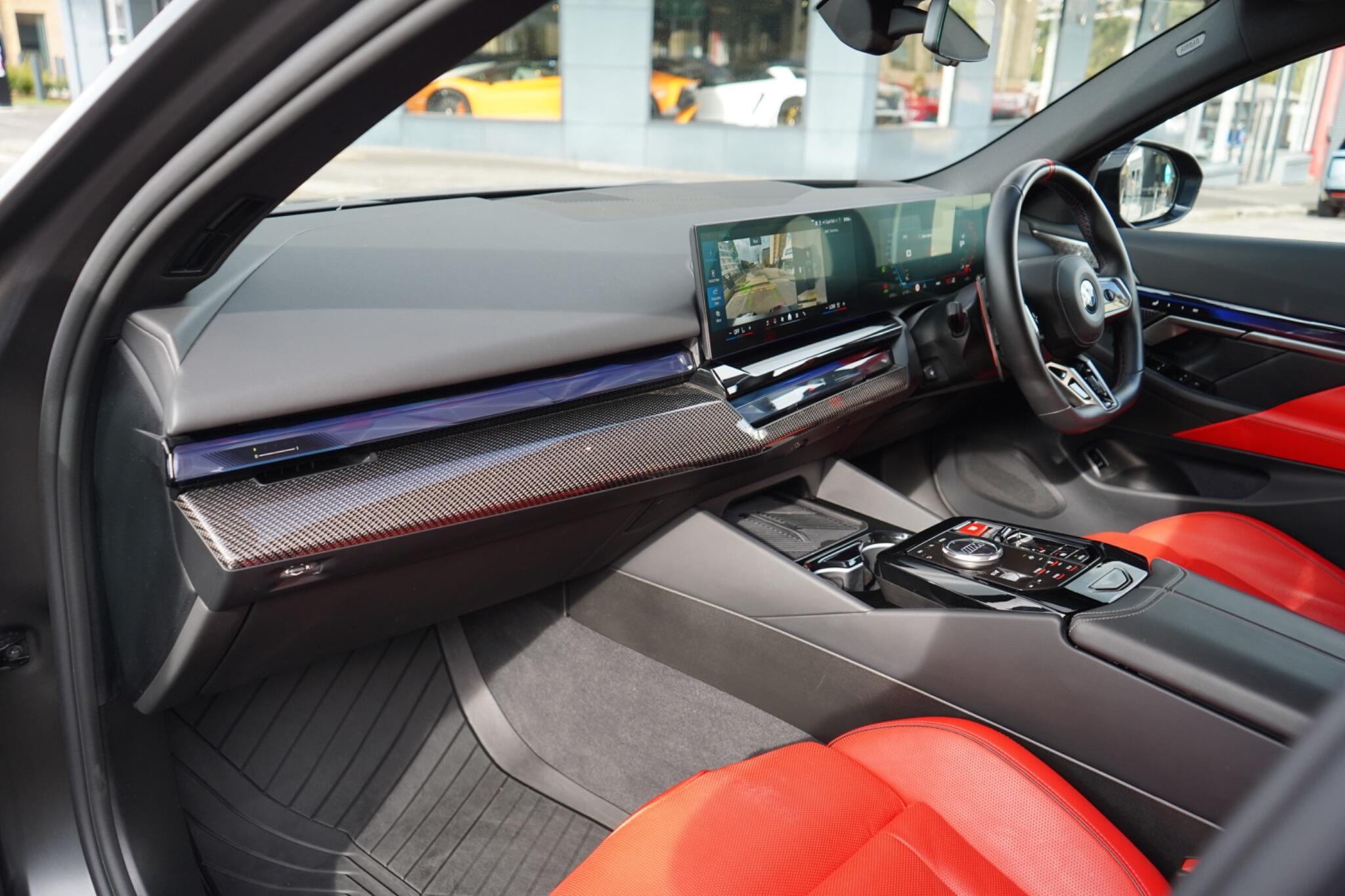 BMW M5 view 24