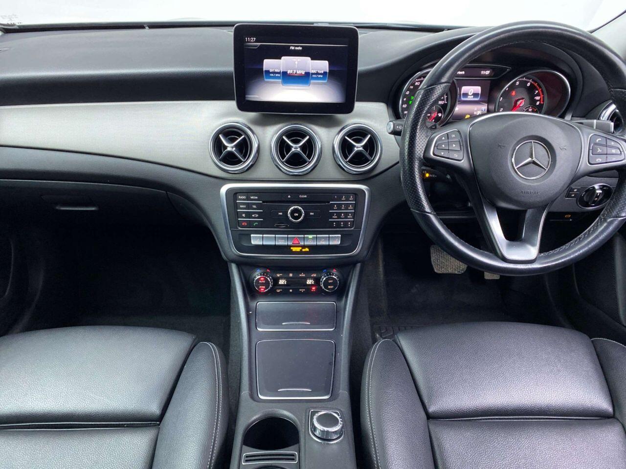 Mercedes-Benz Gla view 15
