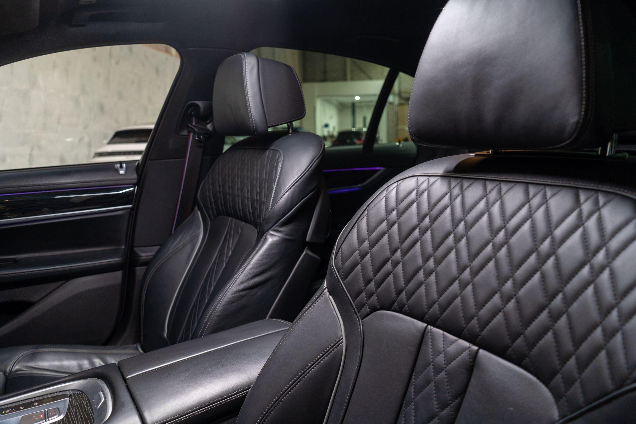 BMW 7 Series view 15