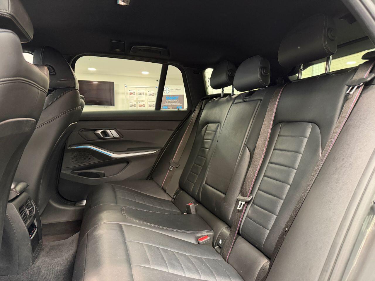 BMW 3 Series view 16
