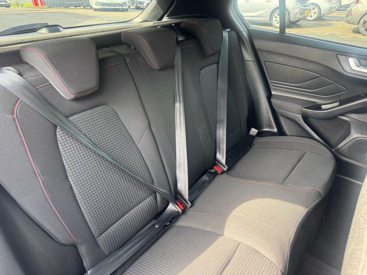 Ford Focus view 16