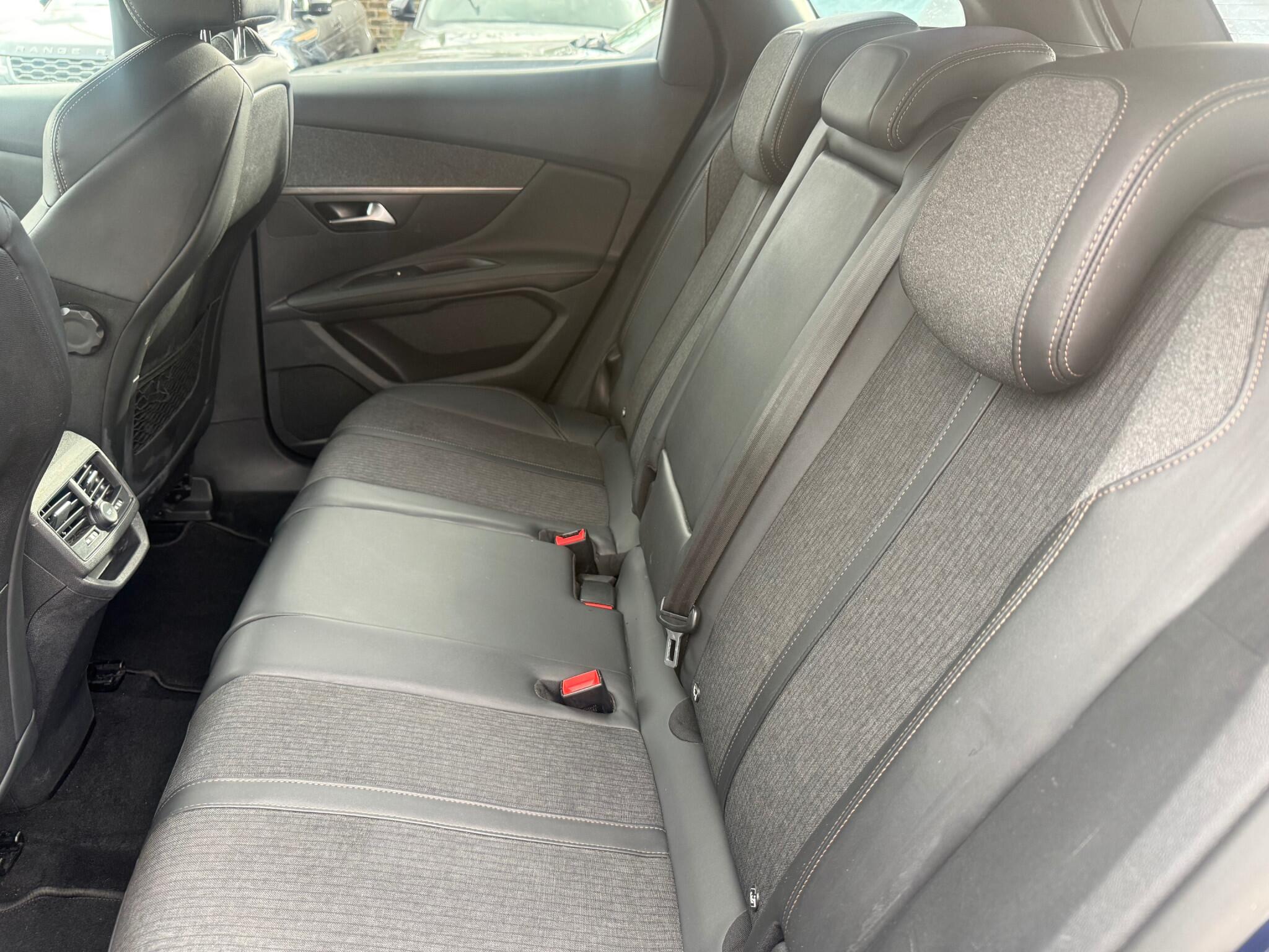 Peugeot 3008 view 13