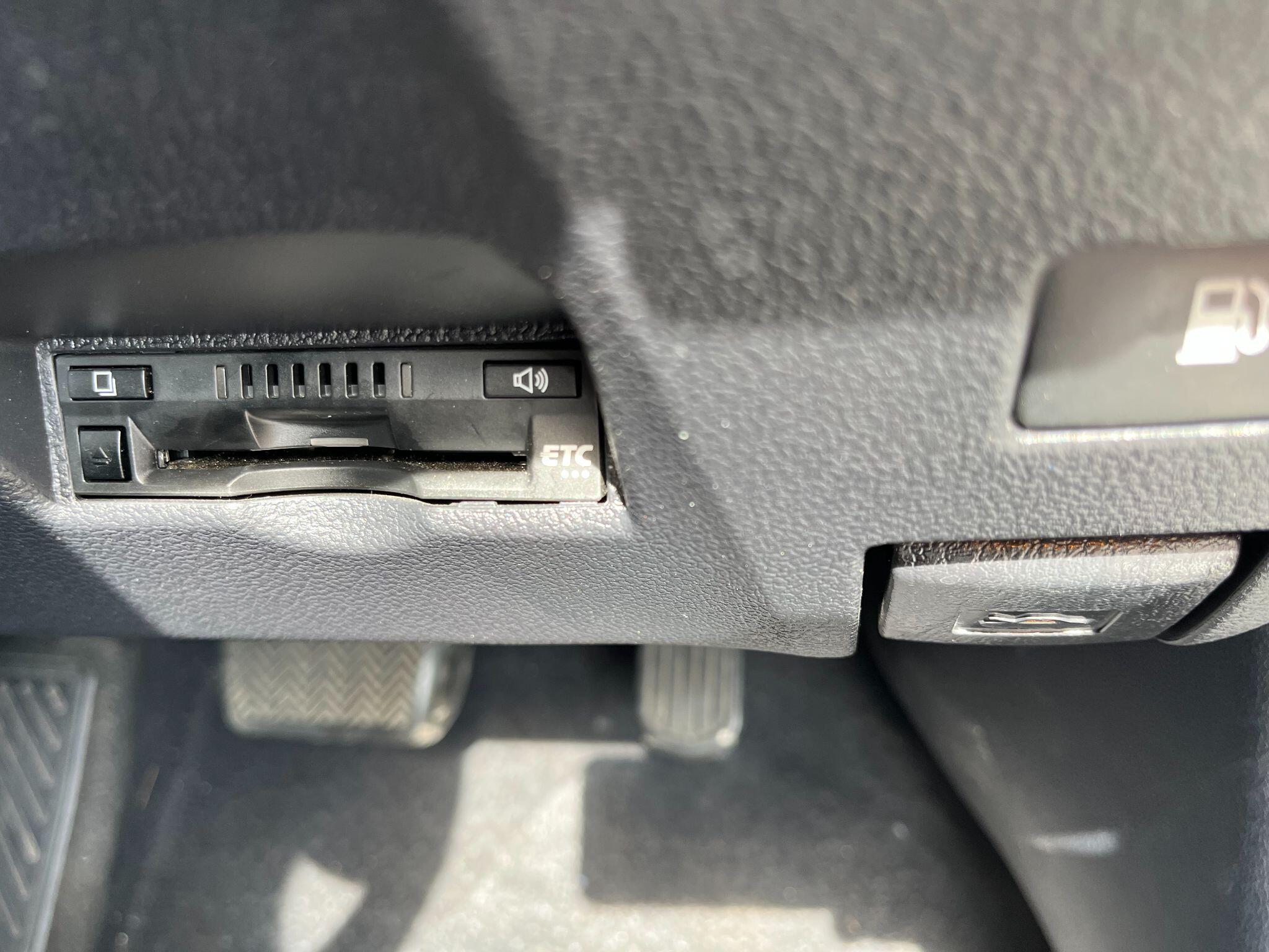 Toyota Prius view 25