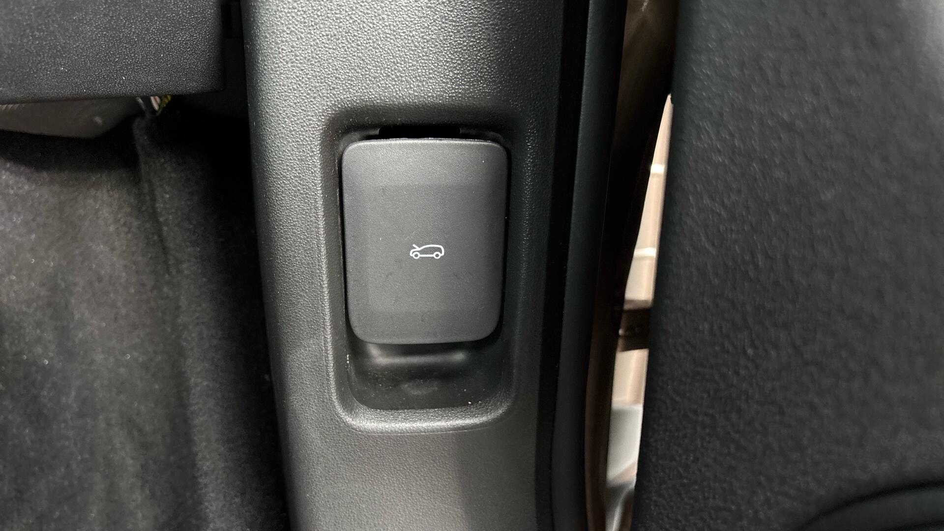 Land Rover Range Rover Evoque view 38