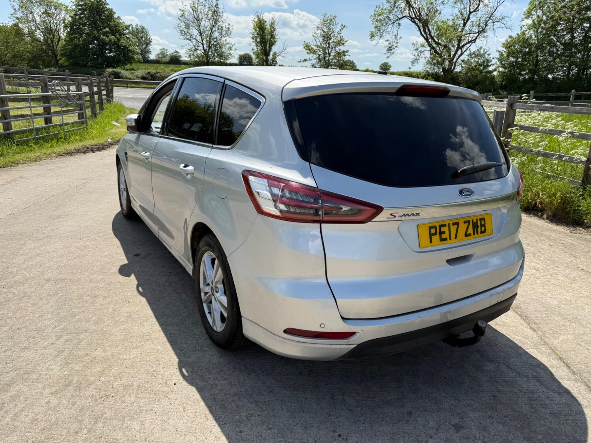 Ford S-Max 2.0 TDCi Titanium Euro 6 (s/s) 5dr — photo 14 of 102